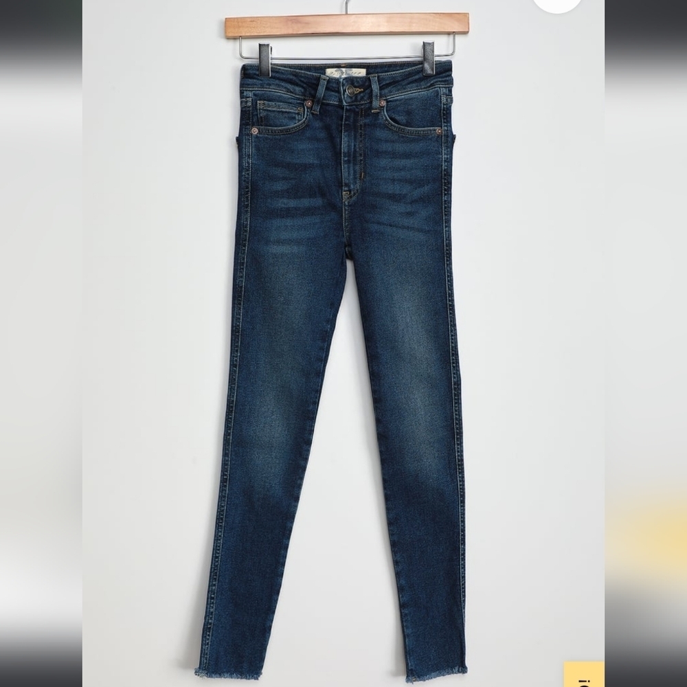 We The Free High Rise Skinny Jeans Jeggings Raw Hem Dark Wash - Picture 2 of 6